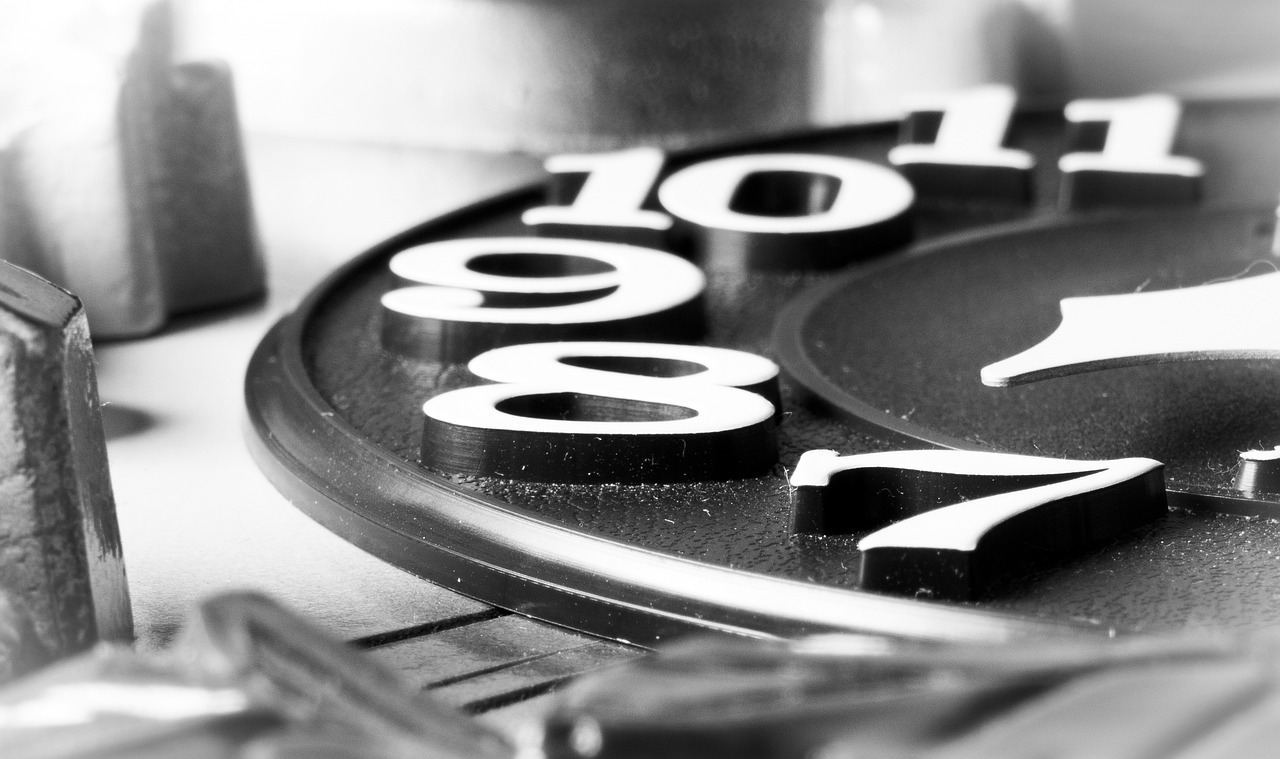 Plastik Çerçeveli Saatler